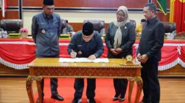 Bupati dan Wakil Bupati Lingga Hadiri Rapat Paripurna DPRD: Bahas Propemperda dan Finalisasi APBD 2026 dalam Rangka Penataan Arah Pembangunan Daerah | f. Redaksi