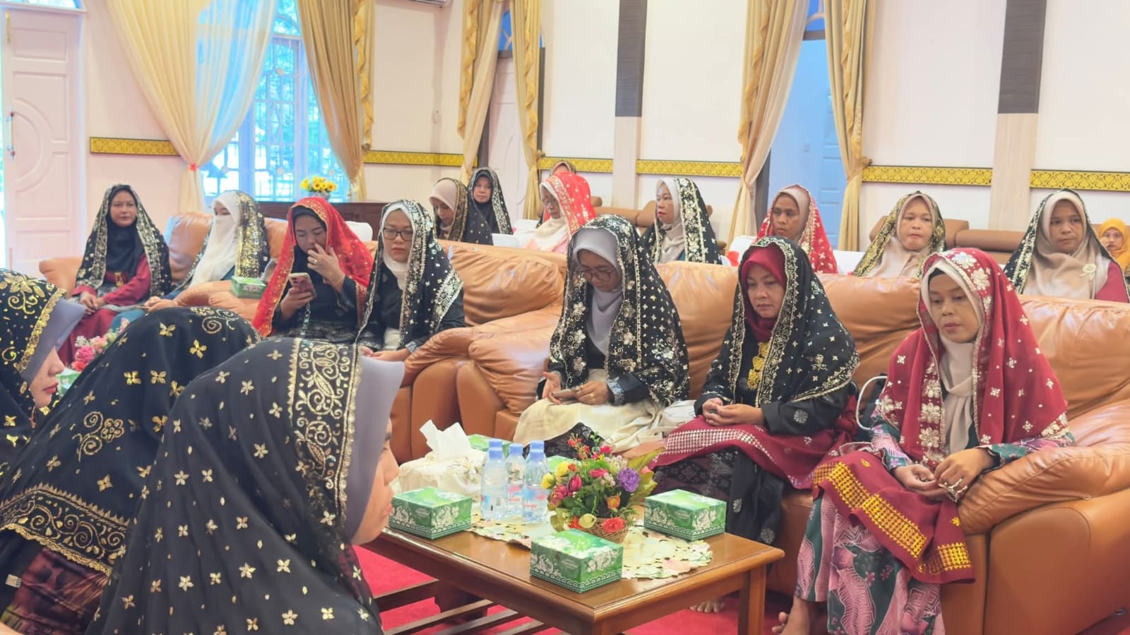 Menganyam Masa Depan Warisan Leluhur: Tudung Manto Lingga Melangkah ke Panggung Kualitas Global | f. Redaksi