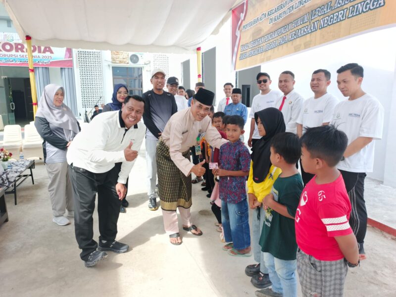 Kejari Lingga Serahkan 580 Akta Kelahiran & 46 KIA: Bukti Nyata Pendampingan Hukum untuk Masyarakat | f. Redaksi