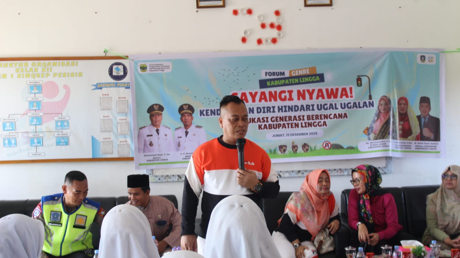 Bupati Lingga dan Bunda Genre Hadiri Sosialisasi Forum Genre di SMAN 1 Singkep Pesisir | f. Redaksi