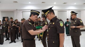 Lantik Aspidum Baru, Kajati Kepri J. Devy Sudarso Tekankan Profesionalitas dan Integritas Penegakan Hukum | f. Kejati Kepri