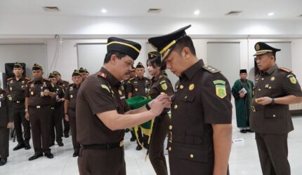 Lantik Aspidum Baru, Kajati Kepri J. Devy Sudarso Tekankan Profesionalitas dan Integritas Penegakan Hukum | f. Kejati Kepri