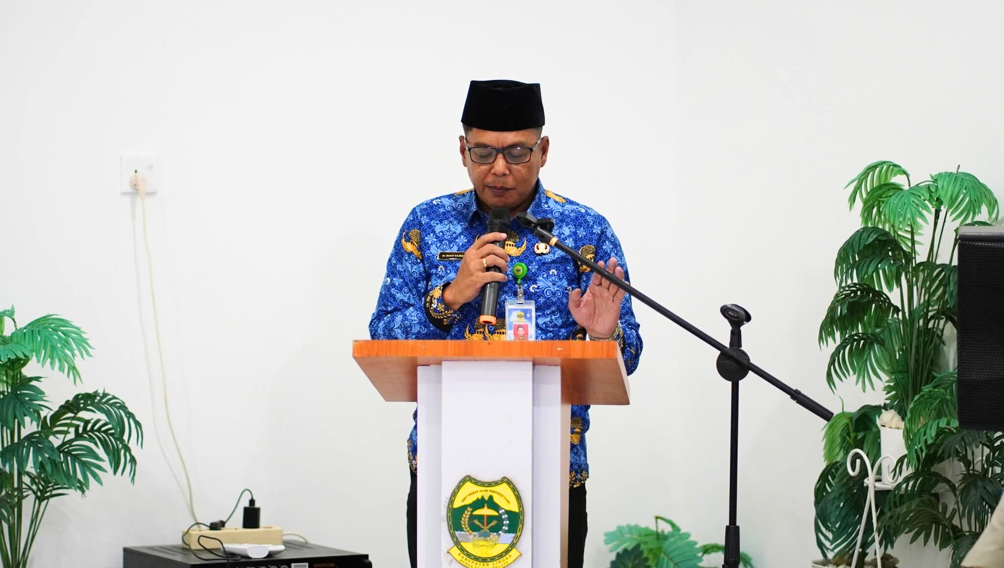 Kepala Dinkes PPKB Lingga menyampaikan sambutan pada kegiatan advokasi Pembinaan Posyandu | f. Diskominfo Lingga