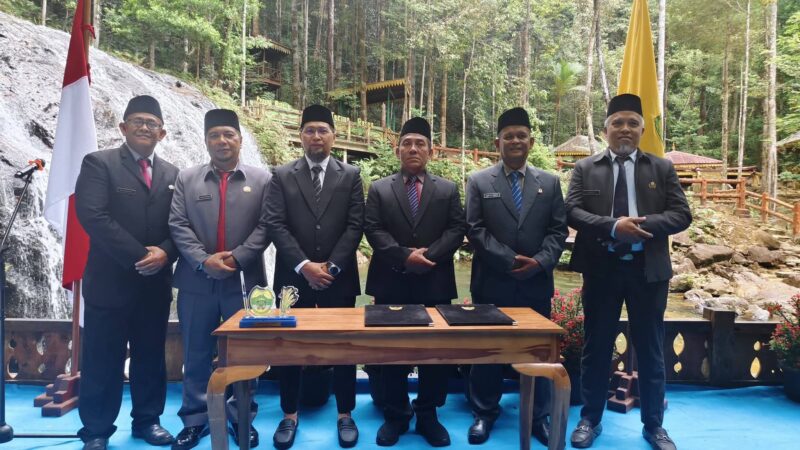 Bupati Lingga Lantik 6 Pejabat Pimpinan Tinggi Pratama di Air Terjun Resun, Sarat Filosofi Kepemimpinan | f. Diskominfo Lingga