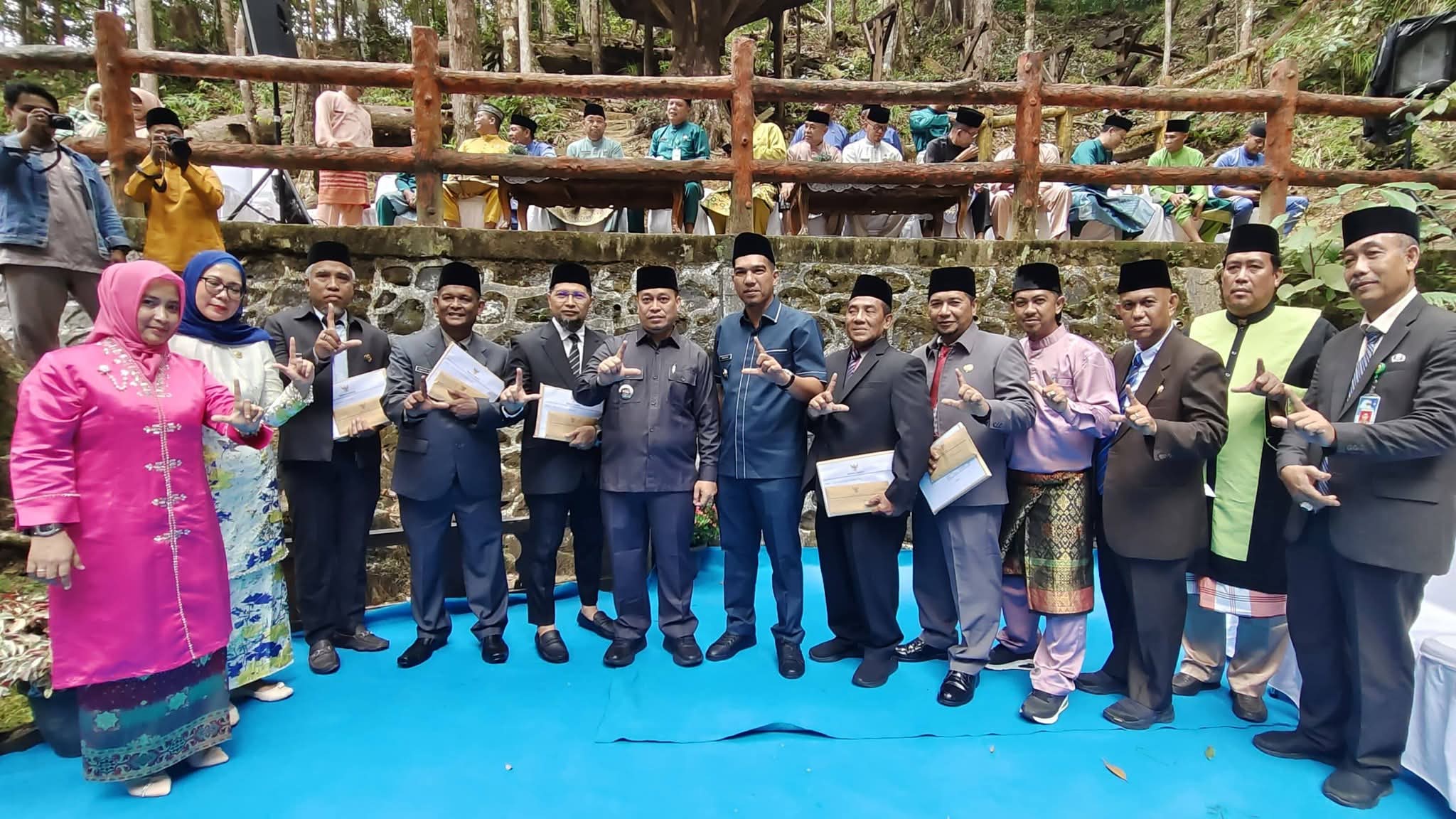 Bupati Lingga Lantik 6 Pejabat Pimpinan Tinggi Pratama di Air Terjun Resun, Sarat Filosofi Kepemimpinan | f. Diskominfo Lingga