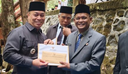 Bupati Lingga Lantik 6 Pejabat Pimpinan Tinggi Pratama di Air Terjun Resun, Sarat Filosofi Kepemimpinan | f. Diskominfo Lingga