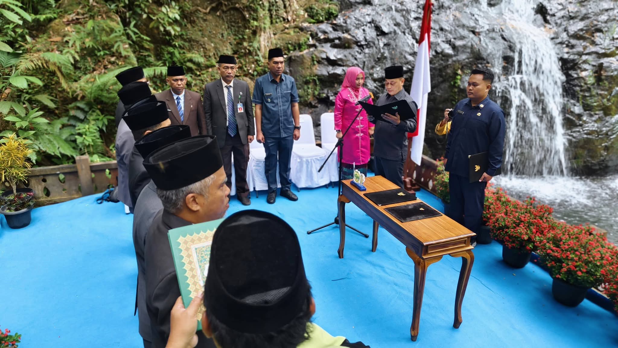 Bupati Lingga Lantik 6 Pejabat Pimpinan Tinggi Pratama di Air Terjun Resun, Sarat Filosofi Kepemimpinan | f. Diskominfo Lingga