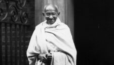 Mahatma Gandhi lahir dengan nama Mohandas Karamchand Gandhi pada 2 Oktober 1869 di Porbandar, Gujarat, India | f. Istimewa