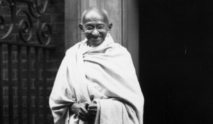 Mahatma Gandhi lahir dengan nama Mohandas Karamchand Gandhi pada 2 Oktober 1869 di Porbandar, Gujarat, India | f. Istimewa