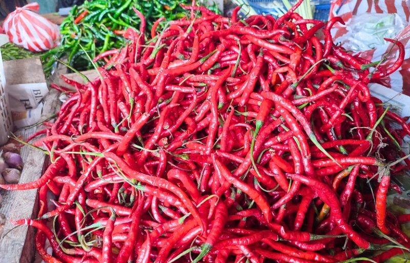 Komoditi bahan pokok di pasar Dabo Singkep terpantau stabil | f. Redaksi