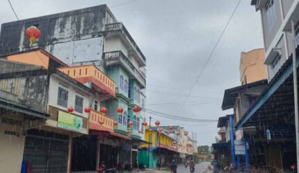 Hujan Iringi Hari Pertama Imlek di Dabo Singkep | f. Redaksi