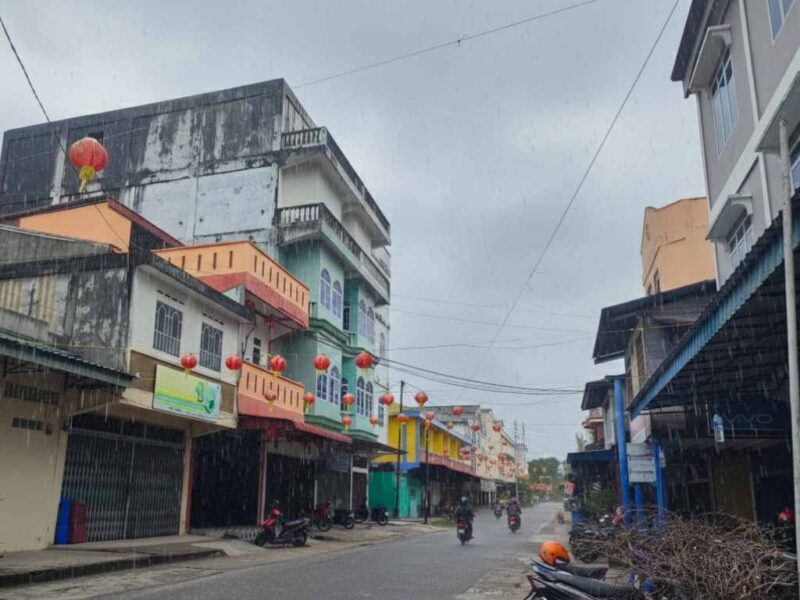 Hujan Iringi Hari Pertama Imlek di Dabo Singkep | f. Redaksi