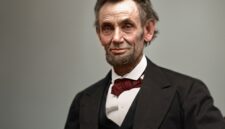 Abraham Lincoln adalah Presiden Amerika Serikat yang menghapus perbudakan dan memimpin negara melalui Perang Saudara | f. Redaksi ihand.id