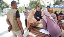 Pemerintah Kabupaten Lingga menggelar Gerakan Pangan Murah serentak se-Kepri pada 9 Februari 2026. Bupati Lingga Muhammad Nizar memantau langsung pasar murah di Daik Lingga dengan ratusan paket sembako harga terjangkau | f. Diskominfo Lingga
