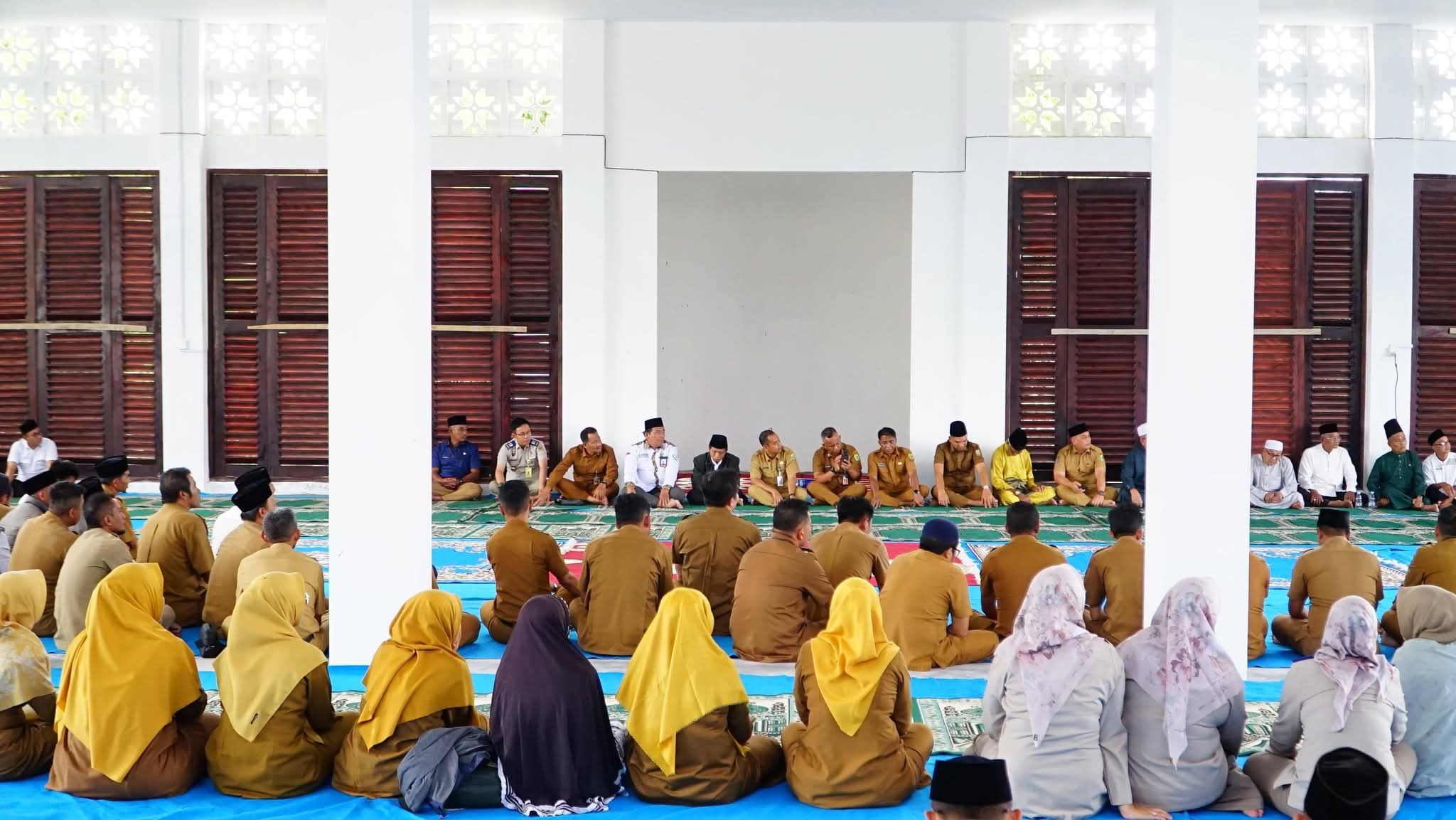 Pemerintah Kabupaten Lingga meresmikan Masjid Al-Hijrah di Jalan Istana Kota Baru, dirangkai Sholat Zuhur bersama dan pelepasan Mubaligh Ramadhan PMKL 1447 H / 2026 M | f. Diskominfo Lingga