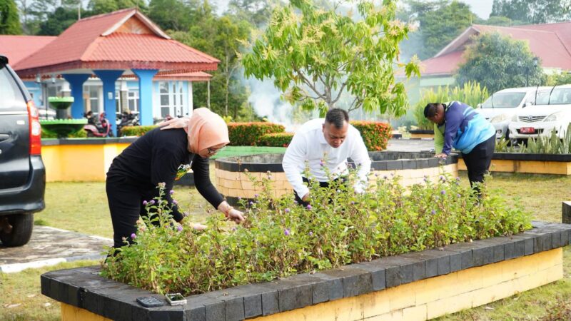 Bupati Lingga dan Wabup Turun Langsung Gotong Royong di BPKAD | f. Diskominfo Lingga