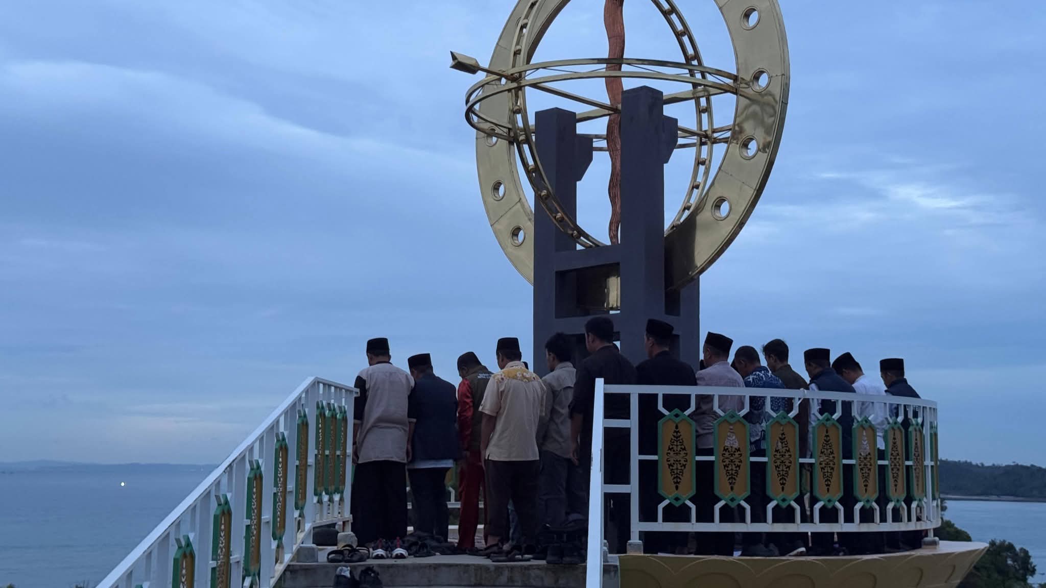 Hasil rukyatul hilal menunjukkan posisi bulan masih di bawah ufuk; Kemenag Lingga kirim laporan resmi ke pusat sebagai bahan penetapan 1 Ramadan 1447 Hijriah | f. Diskominfo Lingga