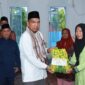 Pemkab Lingga menggelar Safari Ramadan perdana 2026 di Desa Marok Kecil, Singkep Selatan. Kegiatan ini menjadi ajang silaturahmi sekaligus penyerahan bantuan sembako bagi masyarakat | f. Prokopim Lingga