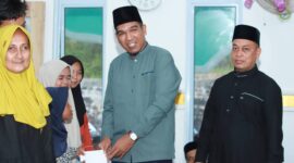 Pemkab Lingga Pererat Silaturahmi dan Serahkan Bantuan kepada Masyarakat di Masjid Nurul ‘Ilmi Singkep Pesisir | prokopim Lingga