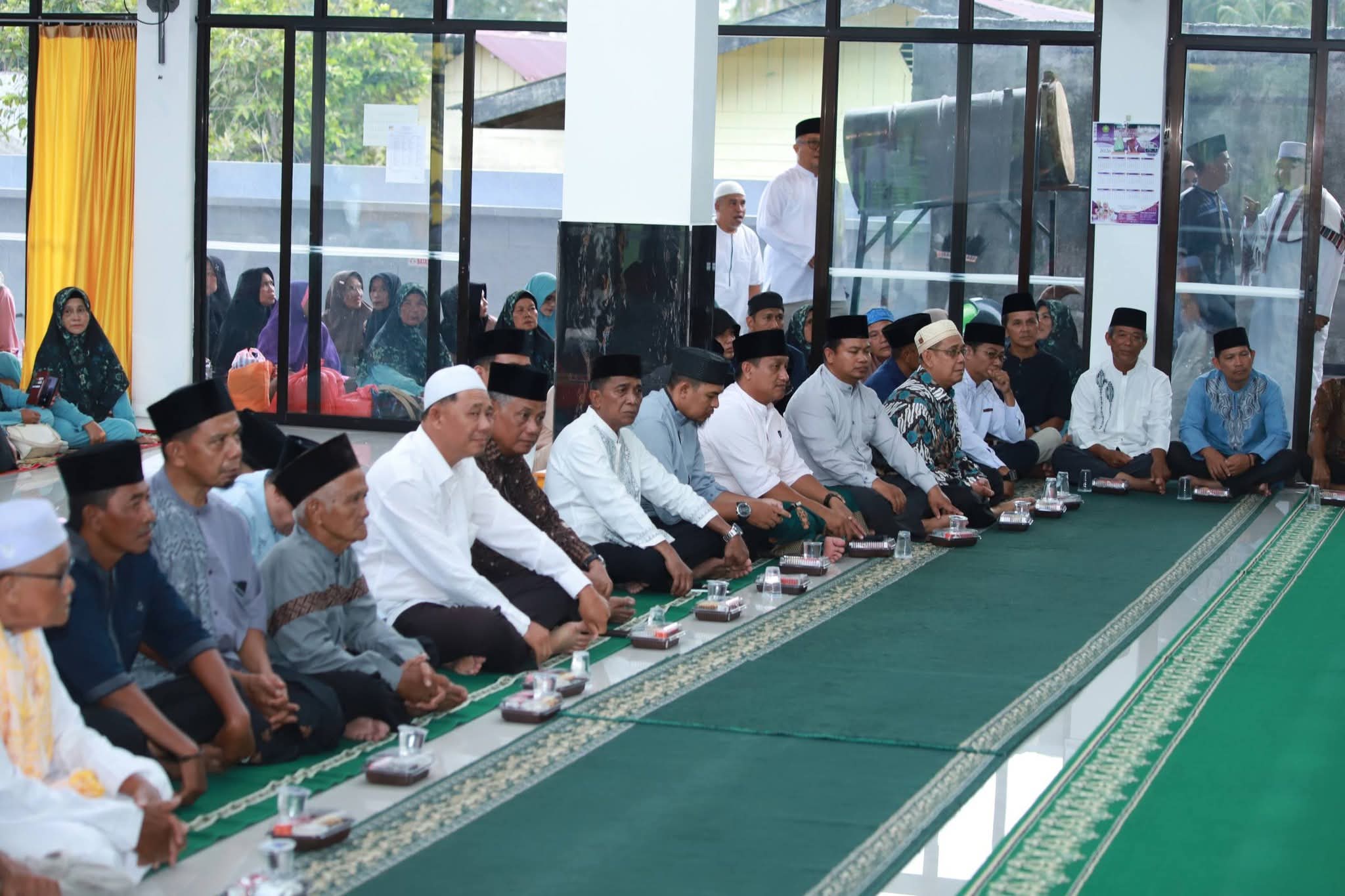 Safari Ramadan 1447 H di Kabupaten Lingga, Ansar Ahmad dan Nyanyang Haris Pratamura pererat silaturahmi dan dukung kegiatan keagamaan melalui bantuan CSR untuk Masjid Babul Ikhlas dan Masjid Al Akhyar | f. Prokopim Lingga