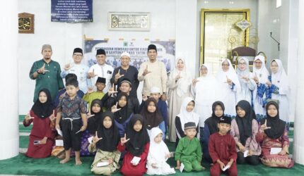 Wakil Bupati Lingga menghadiri pembagian sembako dan santunan anak yatim yang digelar PC BKMT Singkep bersama BAZNAS Kepri di Dabo Singkep, Kamis (26/2/2026) | f. Sahib