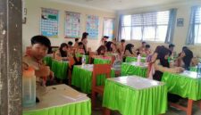 Para pelajar di Dabo Singkep, Kabupaten Lingga | f. Klana Saputra