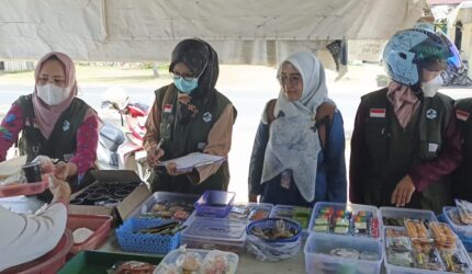 UPTD Puskesmas Dabo Lama bersama Dinas Kesehatan Lingga melakukan pemeriksaan takjil di tiga titik di Dabo Singkep. Sampel diuji dari kandungan Rhodamin B, formalin, boraks hingga E. coli untuk memastikan keamanan pangan selama Ramadan | f. Redaksi