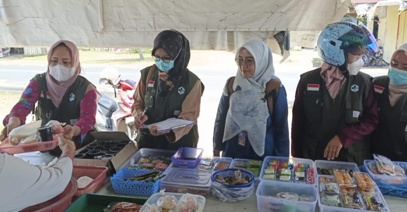 UPTD Puskesmas Dabo Lama bersama Dinas Kesehatan Lingga melakukan pemeriksaan takjil di tiga titik di Dabo Singkep. Sampel diuji dari kandungan Rhodamin B, formalin, boraks hingga E. coli untuk memastikan keamanan pangan selama Ramadan | f. Redaksi