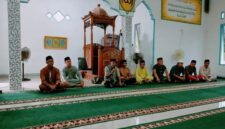 Sekda Lingga H. Armia menghadiri Safari Ramadan di Masjid Nurul Huda Desa Belungkur, Minggu (23/2/2026). Kegiatan ini mempererat silaturahmi antara Pemkab Lingga dan masyarakat | f. Prokopim Lingga