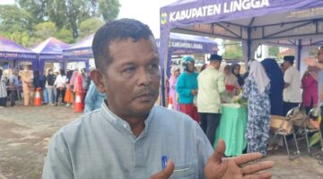 Hari terakhir Bazar Sembako Murah di Dabo Singkep diserbu warga. Sebanyak 1,5 ton beras ludes dalam dua jam. Kadis Perindagkop UMKM Lingga Febrizal Taufik sebut antusiasme masyarakat sangat tinggi | f. Ihand