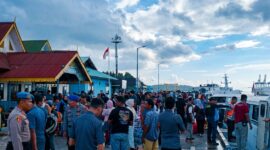 Arus mudik Idulfitri 1447 H ke Kabupaten Lingga meningkat signifikan. Hingga H-5 Lebaran 2026, tercatat 1.137 penumpang tiba di Lingga melalui transportasi laut dari Batam dan Tanjungpinang | f. Vatawari