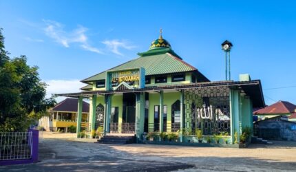Masjid Al - Istiqomah, Sekop Darat, Dabo Singkep, Lingga, Kepri | f. Ihand