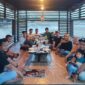 Komunitas Lingga Media Group (LMG) menggelar buka puasa bersama di Pantai Tiga Berlian, Dabo Singkep. Kegiatan ini menjadi momen mempererat silaturahmi dan meraih berkah Ramadan 1447 H | f. Ihand