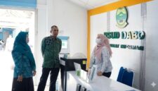 Wakil Bupati Lingga Novrizal melakukan kunjungan ke RSUD Dabo Singkep untuk memastikan pelayanan kesehatan tetap optimal pasca Idulfitri serta memberi dukungan kepada tenaga medis dan pasien | f. Sahib
