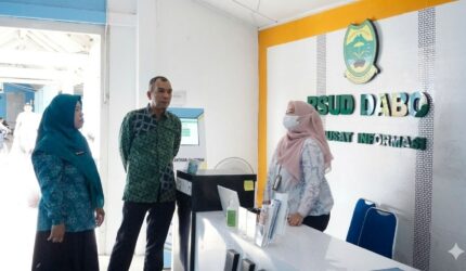 Wakil Bupati Lingga Novrizal melakukan kunjungan ke RSUD Dabo Singkep untuk memastikan pelayanan kesehatan tetap optimal pasca Idulfitri serta memberi dukungan kepada tenaga medis dan pasien | f. Sahib