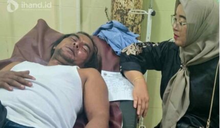 Ketua DPRD Lingga Maya Sari menjenguk korban kecelakaan akibat tertabrak biawak di RSUD Encik Mariam. Aksi ini menjadi simbol empati di tengah kondisi ekonomi sulit | f. Redaksi