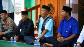 Sekda Lingga H. Armia bersama istri kunjungi Desa Bukit Harapan dalam Safari Ramadhan 1447 H. Bantuan CSR, santunan anak yatim, lansia, dan dana pendidikan disalurkan di Masjid Al Hijrah SP 3 | f. Diskominfo Lingga