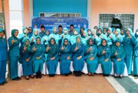 Ketua TP PKK Kabupaten Lingga Maratusholiha Nizar menghadiri peringatan HKG PKK ke-54 tahun 2026 dengan penyaluran 125 paket sembako dan berbagai kegiatan sosial bagi masyarakat | f. Diskominfo Lingga