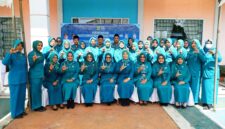 Ketua TP PKK Kabupaten Lingga Maratusholiha Nizar menghadiri peringatan HKG PKK ke-54 tahun 2026 dengan penyaluran 125 paket sembako dan berbagai kegiatan sosial bagi masyarakat | f. Diskominfo Lingga