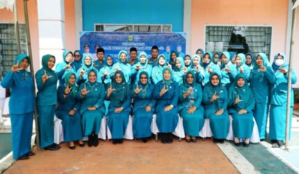 Ketua TP PKK Kabupaten Lingga Maratusholiha Nizar menghadiri peringatan HKG PKK ke-54 tahun 2026 dengan penyaluran 125 paket sembako dan berbagai kegiatan sosial bagi masyarakat | f. Diskominfo Lingga