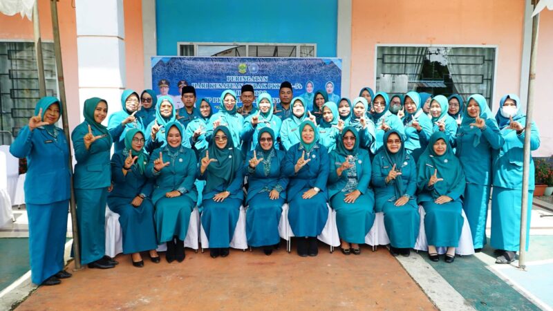 Ketua TP PKK Kabupaten Lingga Maratusholiha Nizar menghadiri peringatan HKG PKK ke-54 tahun 2026 dengan penyaluran 125 paket sembako dan berbagai kegiatan sosial bagi masyarakat | f. Diskominfo Lingga