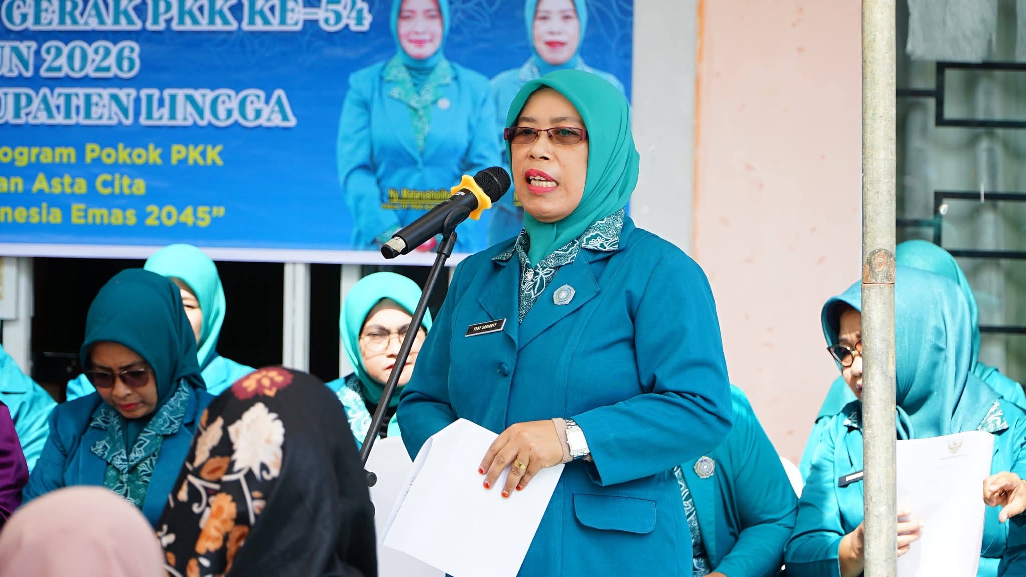 Ketua TP PKK Kabupaten Lingga Maratusholiha Nizar menghadiri peringatan HKG PKK ke-54 tahun 2026 dengan penyaluran 125 paket sembako dan berbagai kegiatan sosial bagi masyarakat | f. Diskominfo Lingga