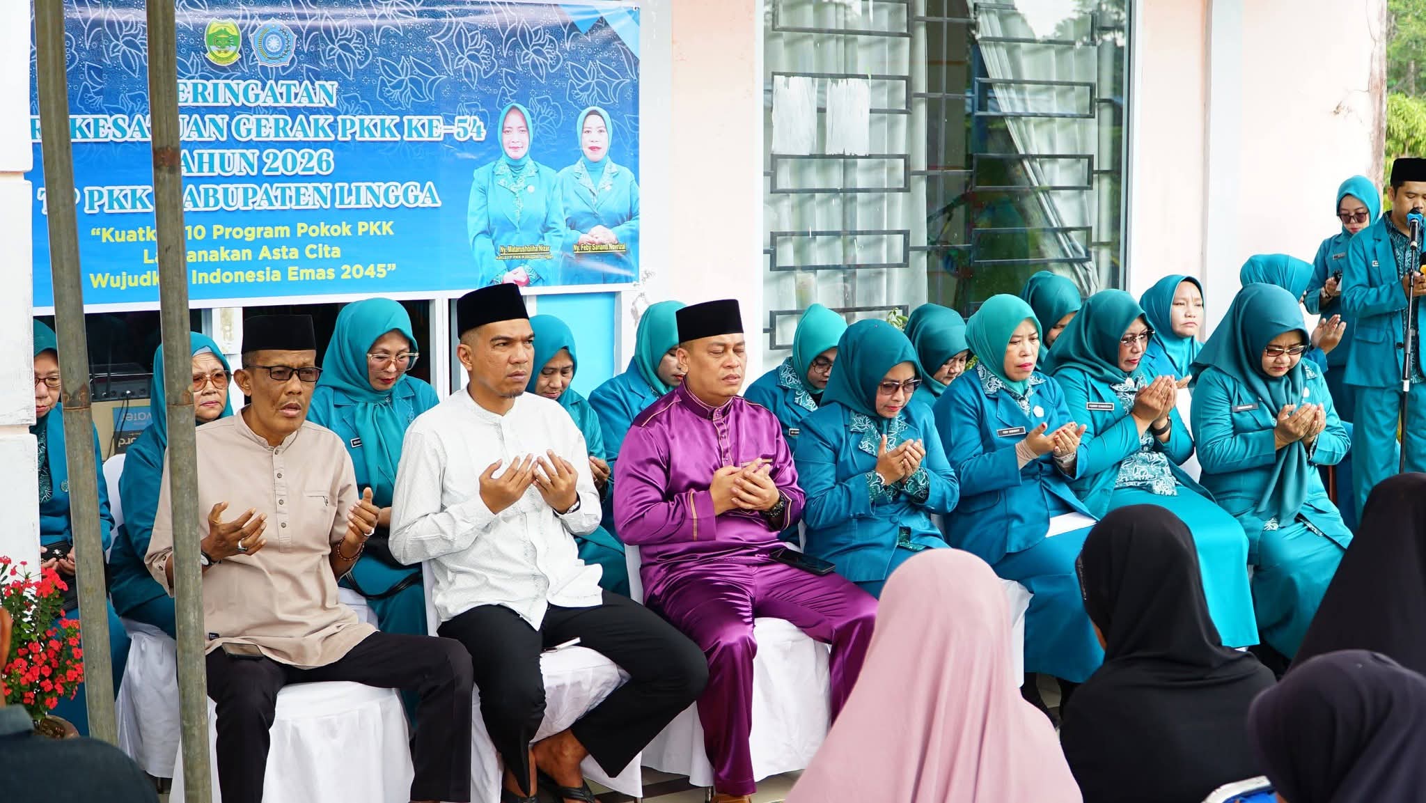 Ketua TP PKK Kabupaten Lingga Maratusholiha Nizar menghadiri peringatan HKG PKK ke-54 tahun 2026 dengan penyaluran 125 paket sembako dan berbagai kegiatan sosial bagi masyarakat | f. Diskominfo Lingga