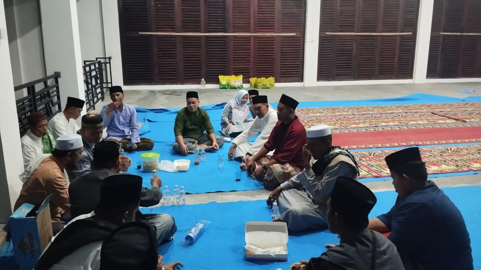 Memasuki 10 malam terakhir Ramadan, Bupati Lingga mengajak umat Muslim memperbanyak ibadah dan doa untuk meraih keutamaan malam Lailatul Qadar yang lebih baik dari seribu bulan | f. Diskominfo Lingga