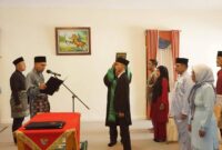 Wakil Bupati Lingga Novrizal melantik Irfan Andaria sebagai Direktur Perumda Air Minum Tirta Lingga periode 2026–2031 di Gedung Daerah Dabo Singkep | f. Diskominfo Lingga