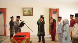 Wakil Bupati Lingga Novrizal melantik Irfan Andaria sebagai Direktur Perumda Air Minum Tirta Lingga periode 2026–2031 di Gedung Daerah Dabo Singkep | f. Diskominfo Lingga