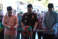 Kajati Kepri J. Devy Sudarso meresmikan gedung serbaguna Kejaksaan Negeri Lingga di Dabo Singkep. Fasilitas ini diharapkan meningkatkan pelayanan hukum dan kinerja aparat kejaksaan | f. Prokopim Lingga