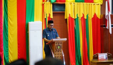 Wakil Bupati Lingga H. Novrizal menghadiri Rapat Paripurna DPRD Lingga yang membahas LKPJ 2025 dan Ranperda Pemberdayaan Ormas sebagai langkah strategis pembangunan daerah | f. Diskominfo Lingga