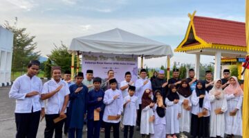 Bandara Dabo Singkep menggelar buka puasa bersama sekaligus menyerahkan santunan kepada 13 anak yatim dalam rangka Ramadan 1447 H, penuh makna kebersamaan dan kepedulian sosial | f. Wandy