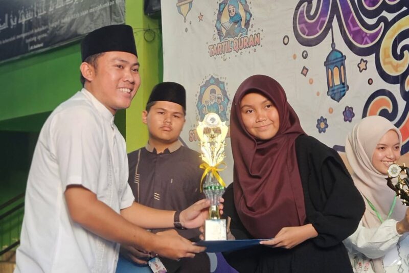 MTsN Lingga meraih tiga penghargaan bergengsi pada Ramadhan Fest 2026 yang digelar Pondok Pesantren Tahfizh Baitul Quran. Prestasi ini menjadi kebanggaan bagi dunia pendidikan di Kabupaten Lingga | f. Klana